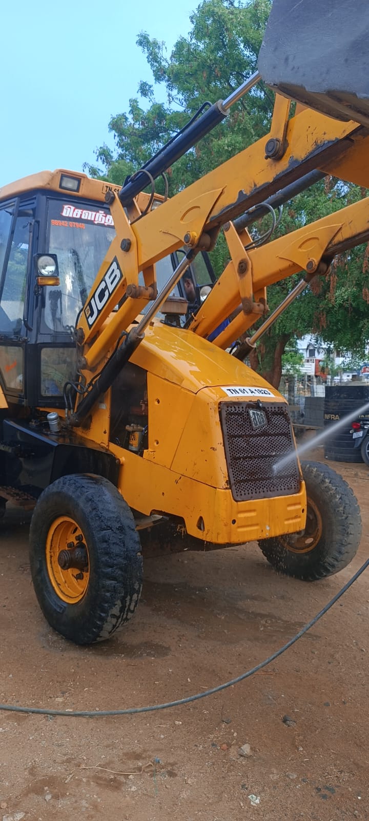 SST JCB 01 - TN 25 P 4399